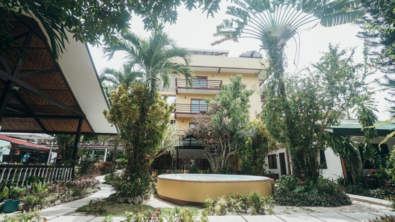 Point 303 Resort General Luna  Εξωτερικό φωτογραφία